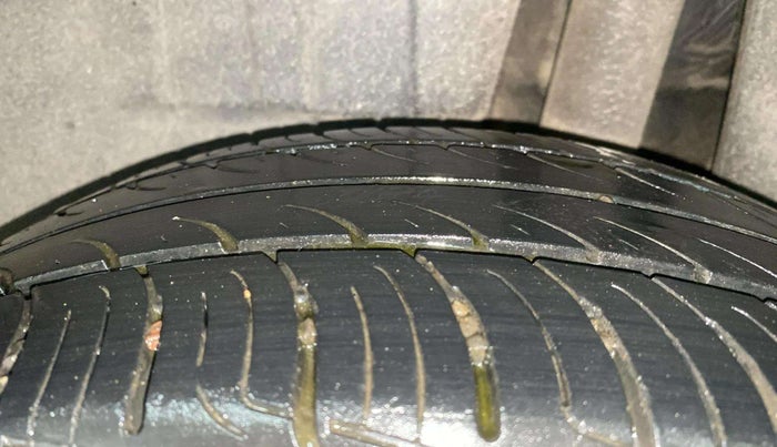 2017 Maruti Dzire ZXI, Petrol, Manual, 54,566 km, Left Rear Tyre Tread