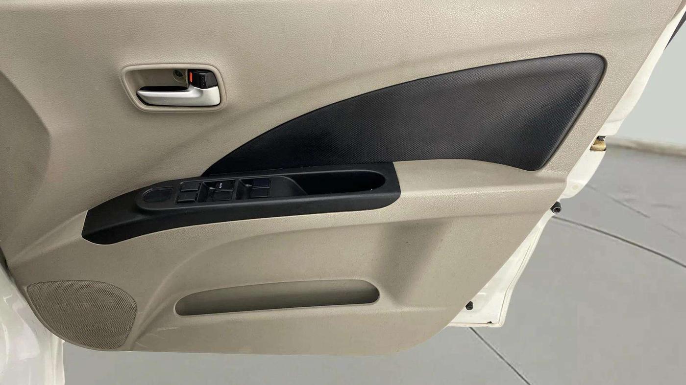 2016 Maruti Celerio VXI, Petrol, Manual, 70,483 km, Driver Side Door Panels Control