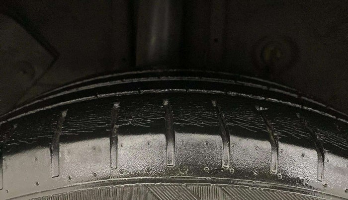 2019 Hyundai Elite i20 ASTA 1.2 (O), Petrol, Manual, 33,890 km, Right Rear Tyre Tread