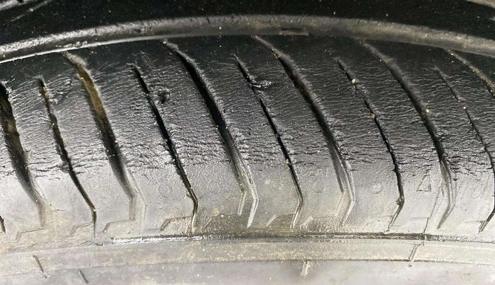 2021 Nissan MAGNITE XE, Petrol, Manual, 21,718 km, Right Front Tyre Tread
