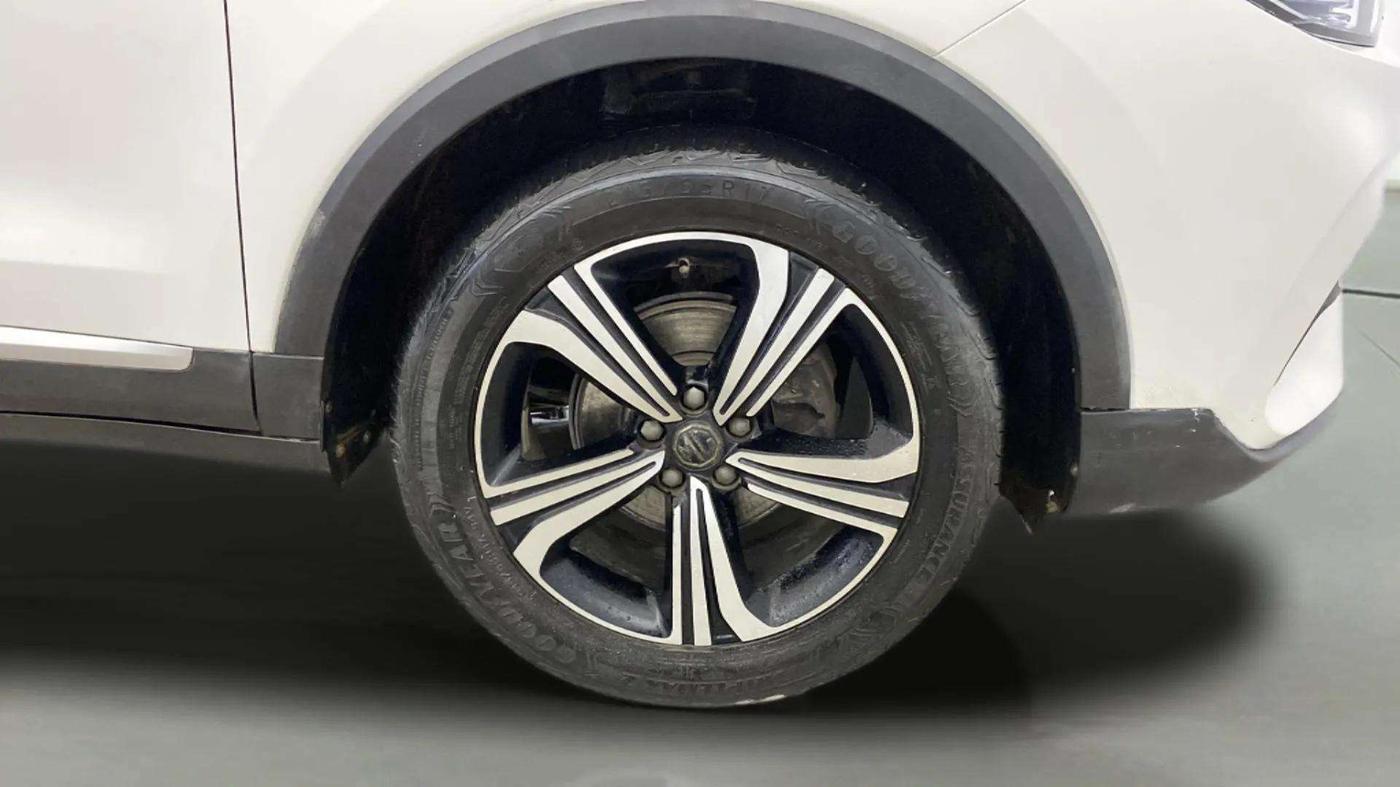 2022 MG ASTOR SHARP 1.5 MT, Petrol, Manual, 27,859 km, Right Front Wheel