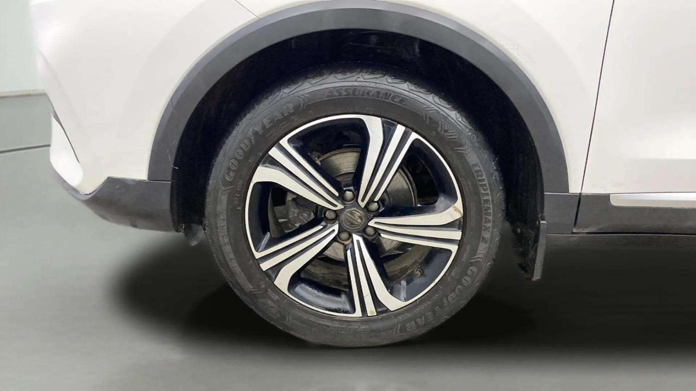 2022 MG ASTOR SHARP 1.5 MT, Petrol, Manual, 27,859 km, Left Front Wheel