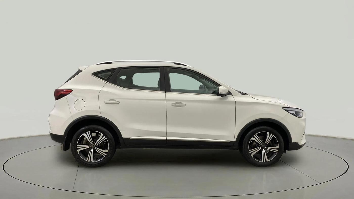 2022 MG ASTOR SHARP 1.5 MT, Petrol, Manual, 27,859 km, Right Side View