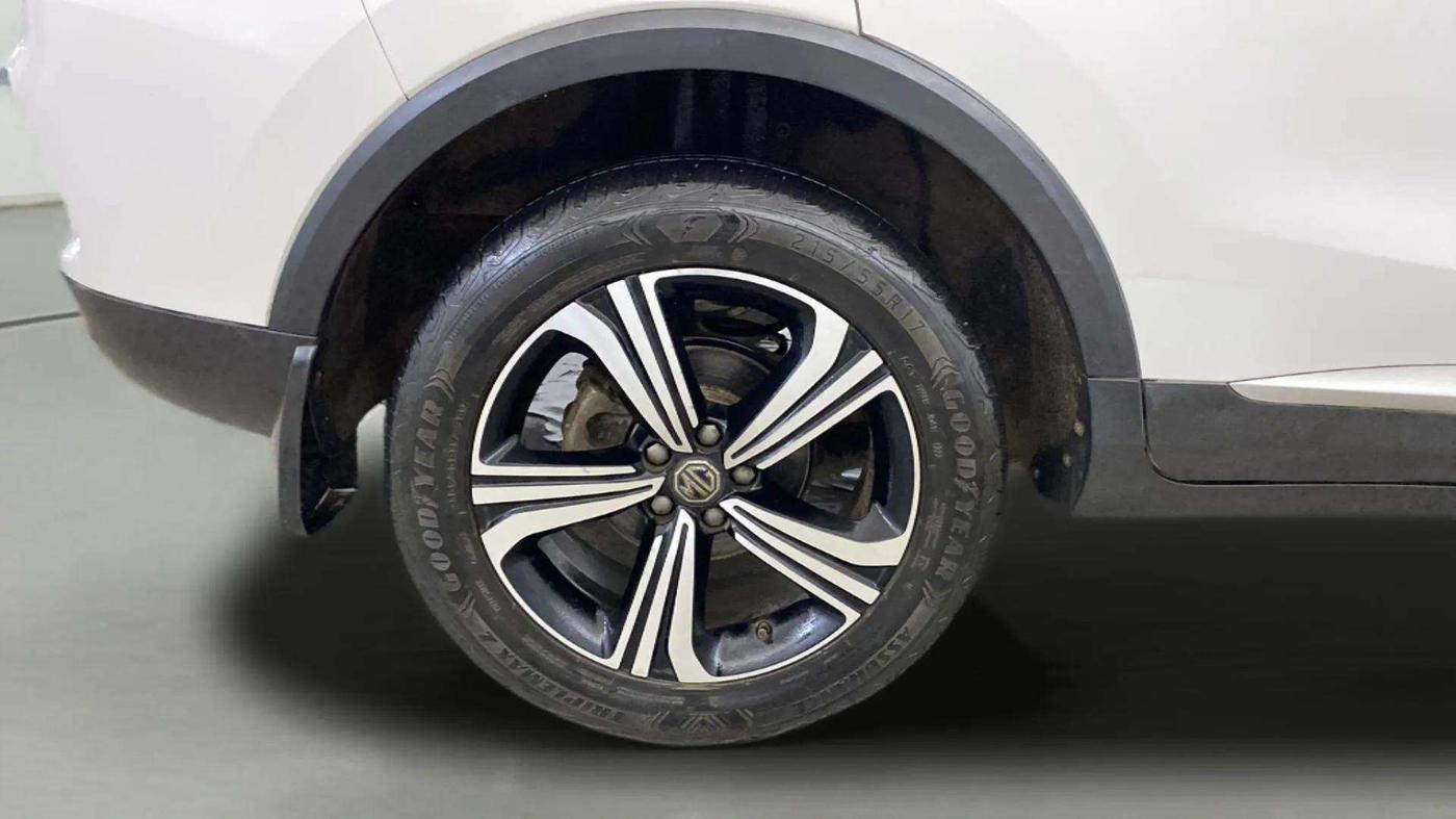 2022 MG ASTOR SHARP 1.5 MT, Petrol, Manual, 27,859 km, Right Rear Wheel