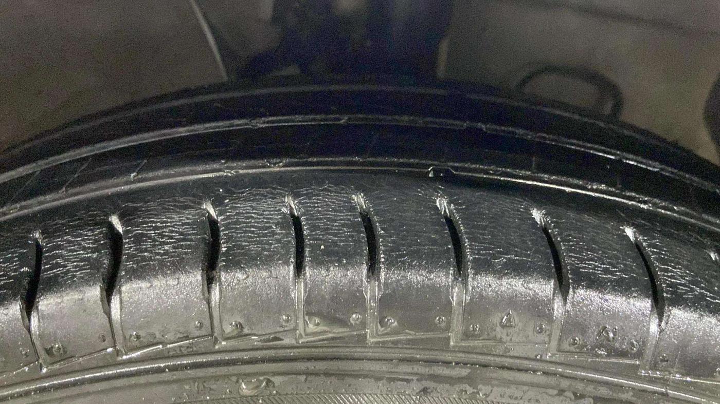 2019 Hyundai NEW SANTRO MAGNA CNG, CNG, Manual, 32,831 km, Right Front Tyre Tread