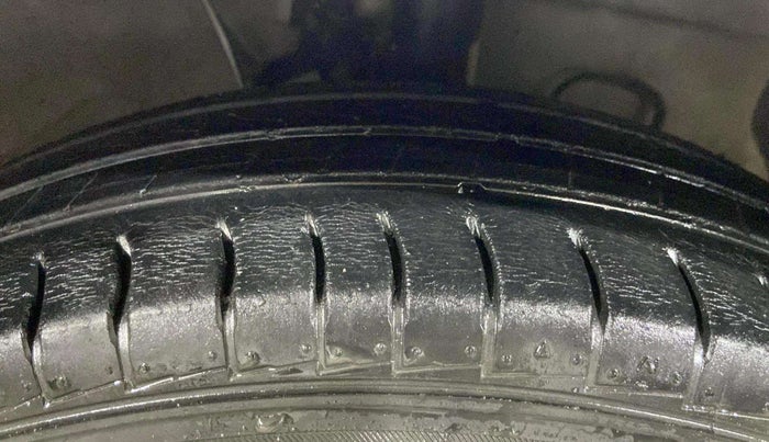 2019 Hyundai NEW SANTRO MAGNA CNG, CNG, Manual, 32,831 km, Right Front Tyre Tread