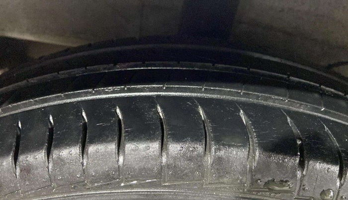 2019 Hyundai NEW SANTRO MAGNA CNG, CNG, Manual, 32,831 km, Right Rear Tyre Tread