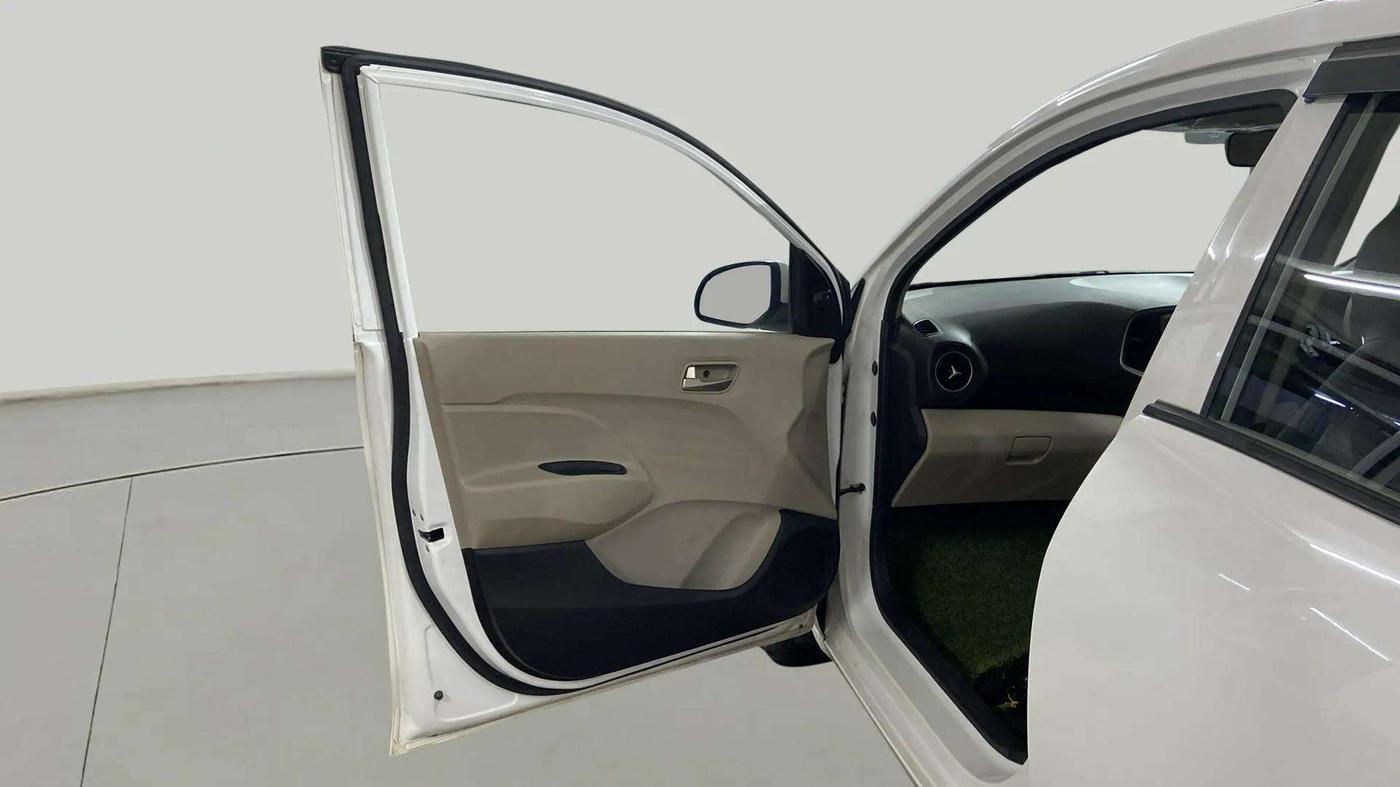 2019 Hyundai NEW SANTRO MAGNA CNG, CNG, Manual, 32,831 km, LHS Front Door