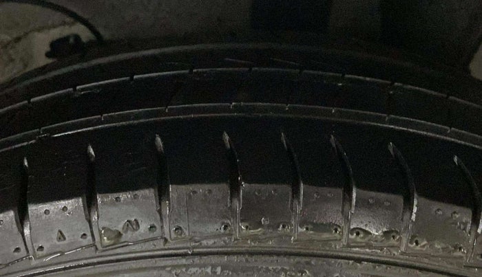 2019 Hyundai NEW SANTRO MAGNA CNG, CNG, Manual, 32,831 km, Left Rear Tyre Tread