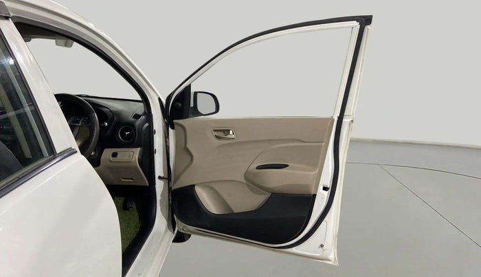 2019 Hyundai NEW SANTRO MAGNA CNG, CNG, Manual, 32,831 km, RHS Front Door