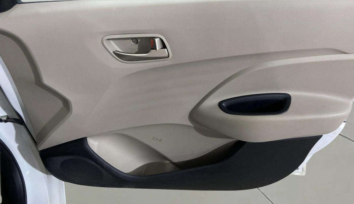 2019 Hyundai NEW SANTRO MAGNA CNG, CNG, Manual, 32,831 km, Driver Side Door Panels Control