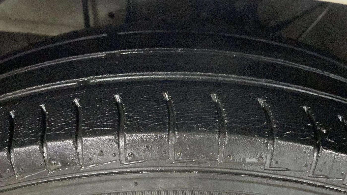 2019 Hyundai NEW SANTRO MAGNA CNG, CNG, Manual, 32,831 km, Left Front Tyre Tread