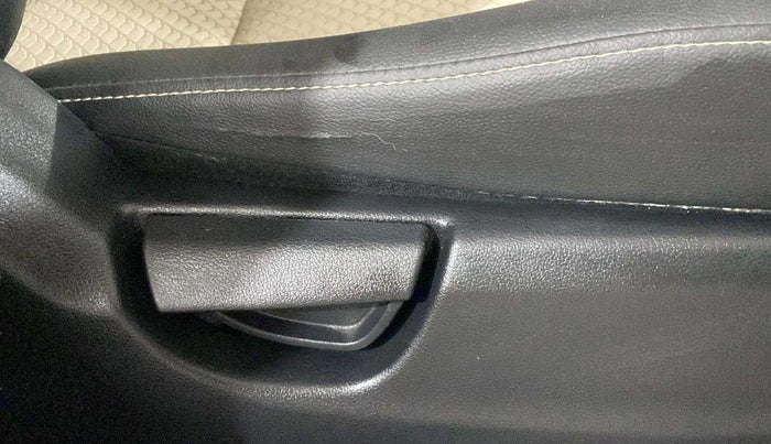 2019 Hyundai NEW SANTRO MAGNA CNG, CNG, Manual, 32,831 km, Driver Side Adjustment Panel