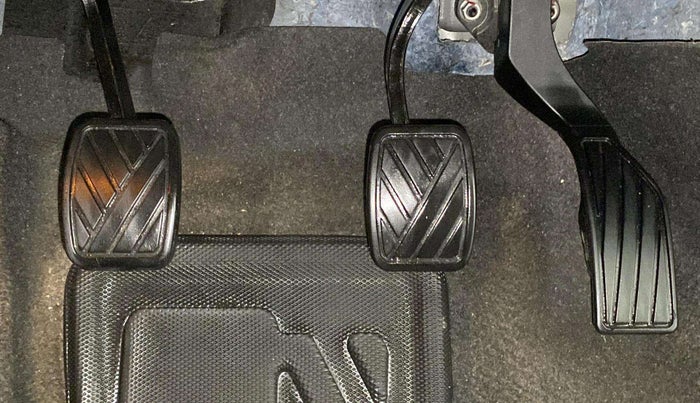 2023 Maruti Grand Vitara ZETA SMART HYBRID, Petrol, Manual, 16,226 km, Pedals