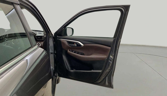 2023 Maruti Grand Vitara ZETA SMART HYBRID, Petrol, Manual, 16,226 km, RHS Front Door