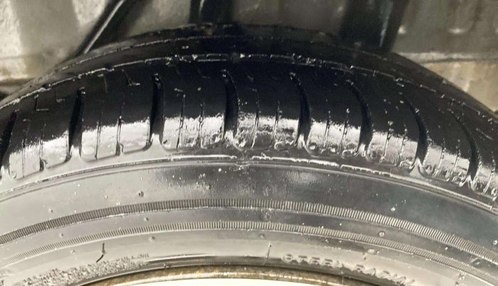 2016 Honda Brio S MT, Petrol, Manual, 1,02,329 km, Left Rear Tyre Tread