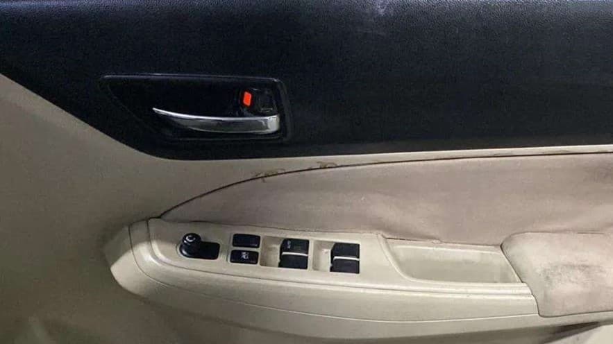 2017 Maruti Dzire VXI, Petrol, Manual, 31,407 km, Driver Side Door Panels Control