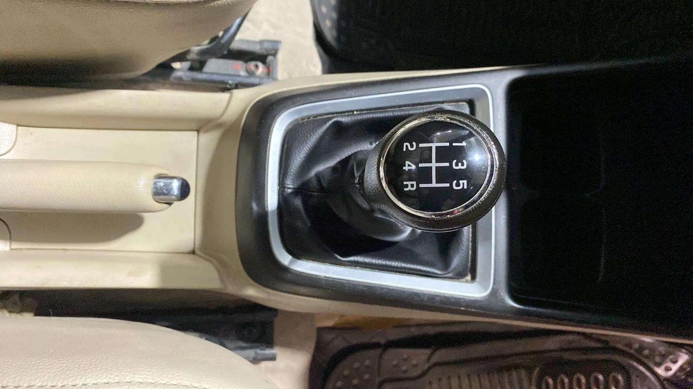 2017 Maruti Dzire VXI, Petrol, Manual, 31,407 km, Gear Lever