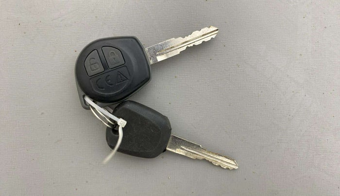 2014 Maruti Swift Dzire VDI, Diesel, Manual, 1,17,286 km, Key Close Up