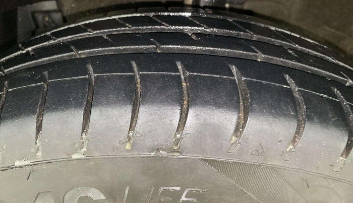 2014 Maruti Swift Dzire VDI, Diesel, Manual, 1,17,286 km, Left Front Tyre Tread