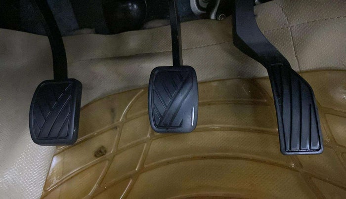 2014 Maruti Swift Dzire VDI, Diesel, Manual, 1,17,286 km, Pedals