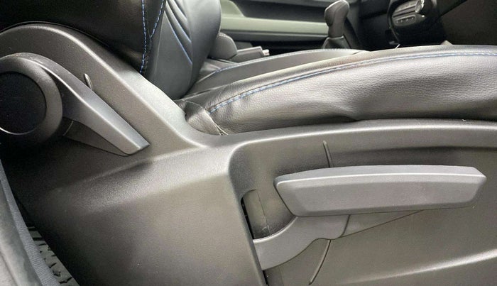 2025 Tata PUNCH ADVENTURE MT, Petrol, Manual, 1,054 km, Driver Side Adjustment Panel