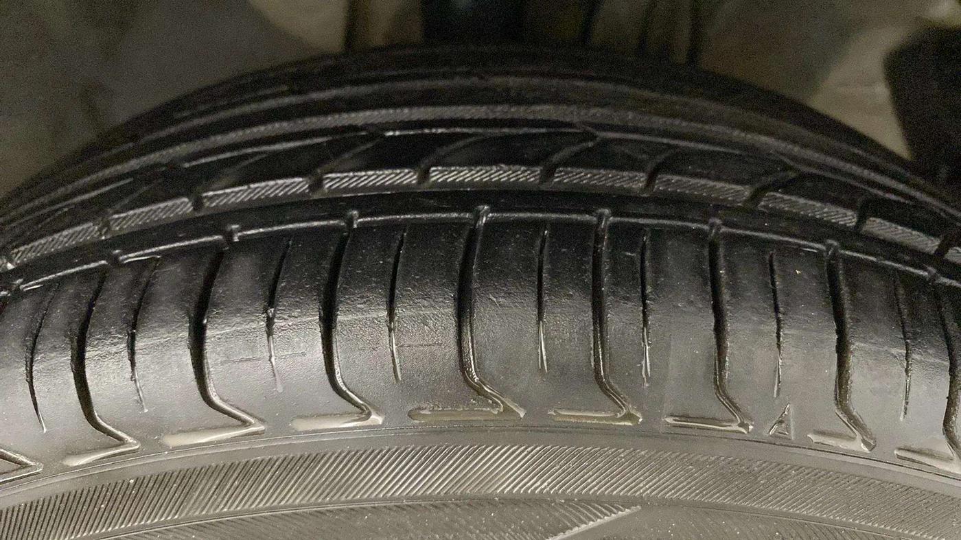 2013 Hyundai i20 SPORTZ 1.2, Petrol, Manual, 33,181 km, Right Front Tyre Tread