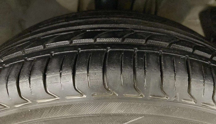 2013 Hyundai i20 SPORTZ 1.2, Petrol, Manual, 33,181 km, Right Front Tyre Tread