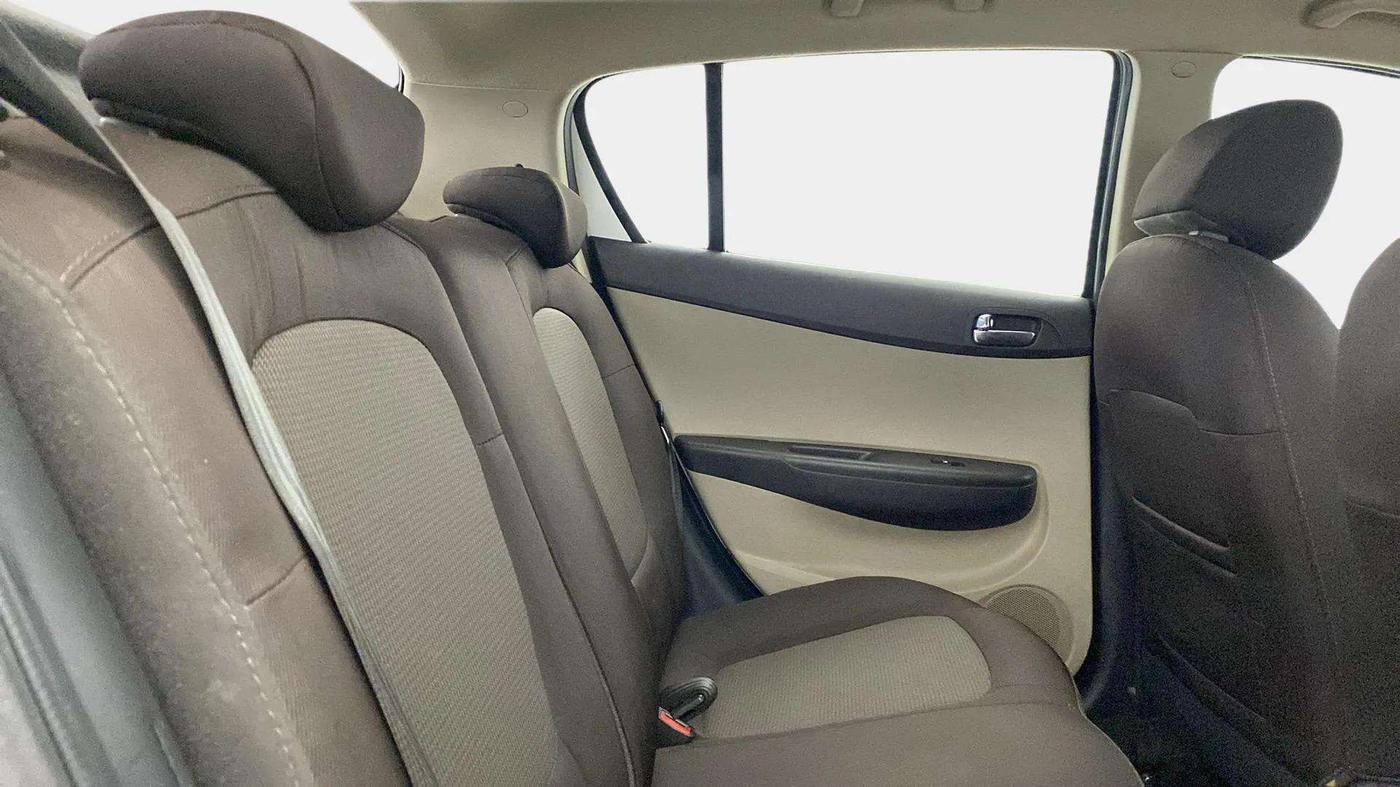 2013 Hyundai i20 SPORTZ 1.2, Petrol, Manual, 33,181 km, Right Side Rear Door Cabin