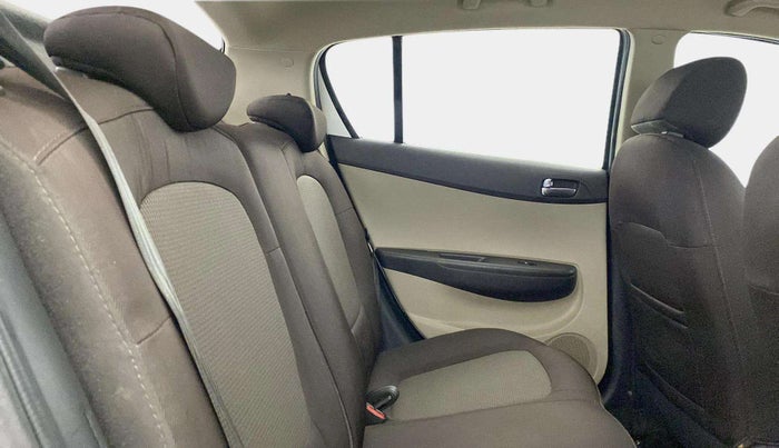 2013 Hyundai i20 SPORTZ 1.2, Petrol, Manual, 33,181 km, Right Side Rear Door Cabin