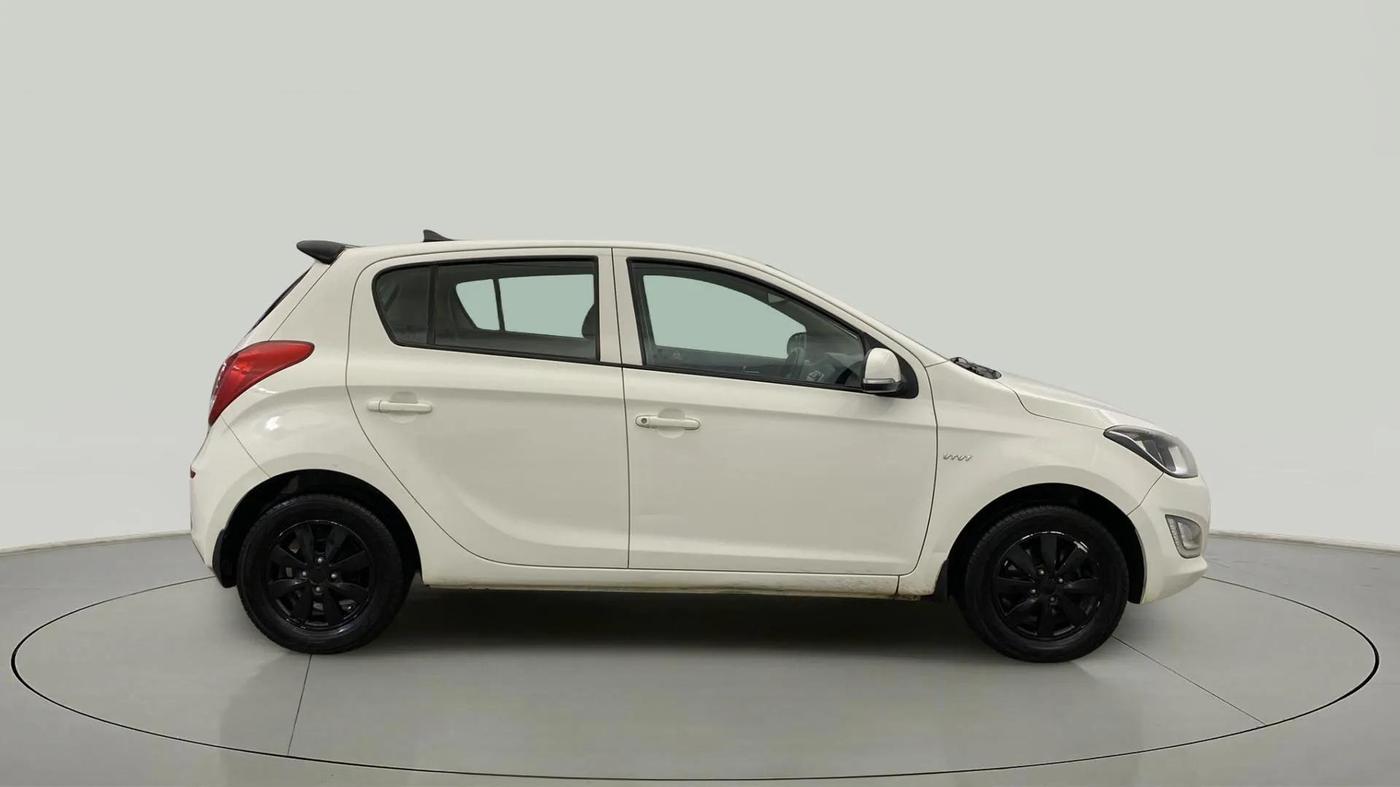 2013 Hyundai i20 SPORTZ 1.2, Petrol, Manual, 33,181 km, Right Side View