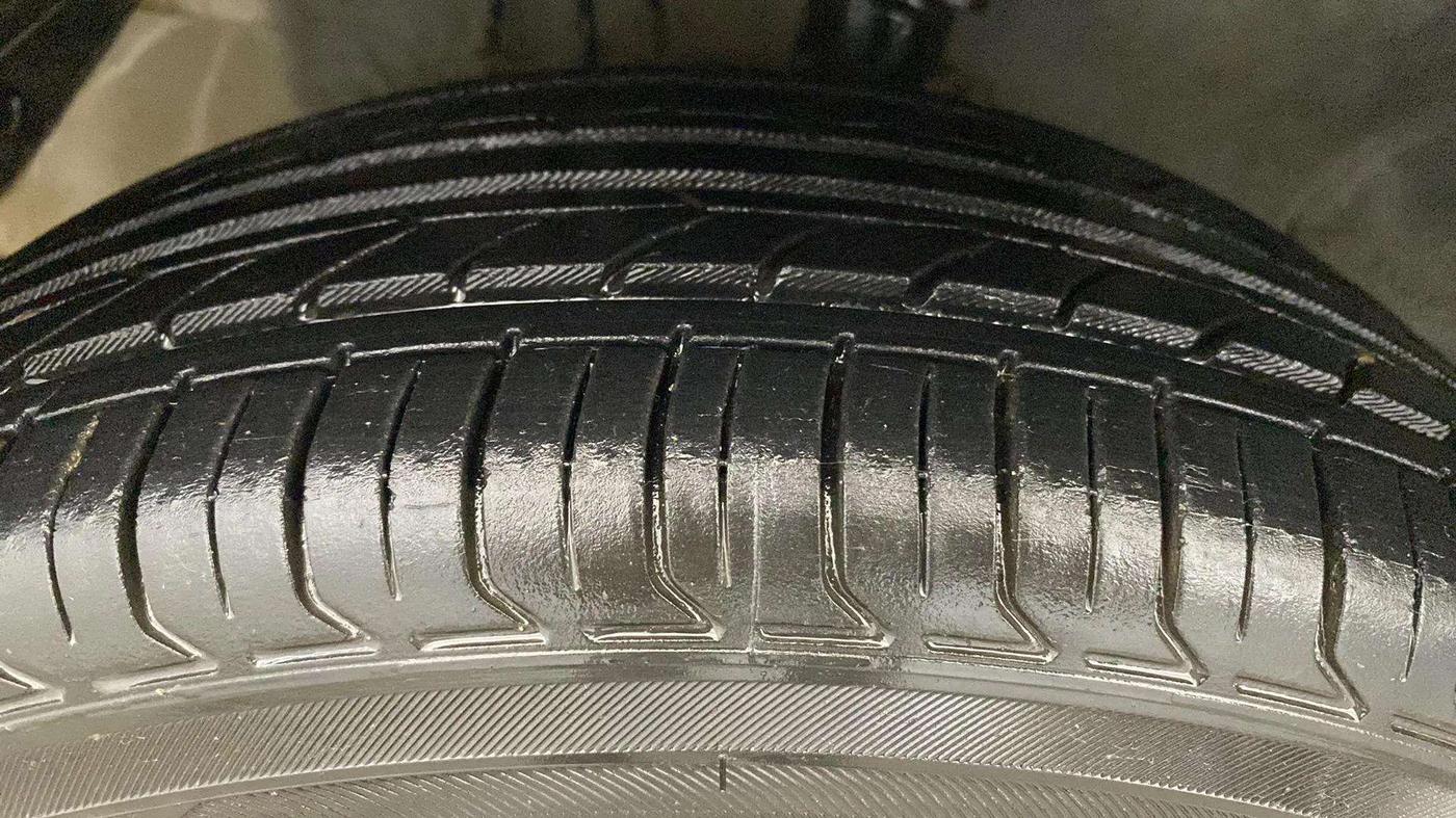 2013 Hyundai i20 SPORTZ 1.2, Petrol, Manual, 33,181 km, Left Front Tyre Tread