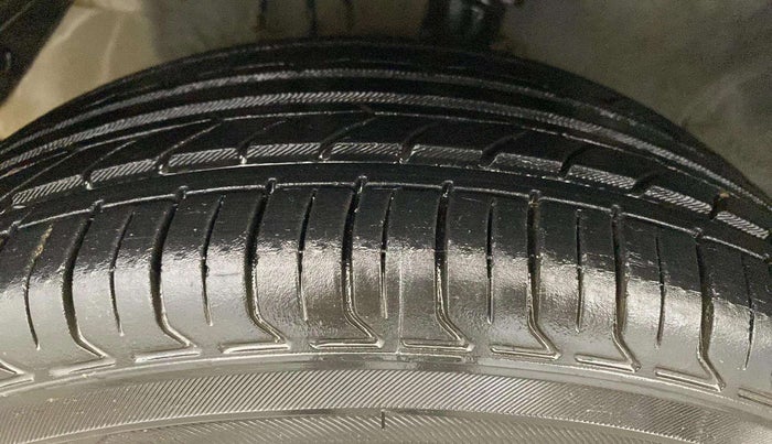 2013 Hyundai i20 SPORTZ 1.2, Petrol, Manual, 33,181 km, Left Front Tyre Tread
