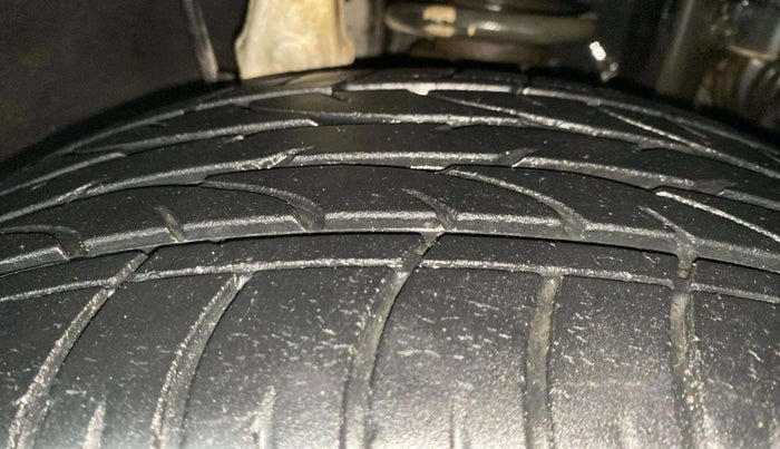 2019 Mahindra MARAZZO M8 7 STR, Diesel, Manual, 44,905 km, Right Front Tyre Tread