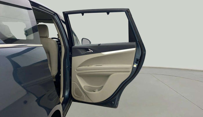 2019 Mahindra MARAZZO M8 7 STR, Diesel, Manual, 44,905 km, RHS Rear Door