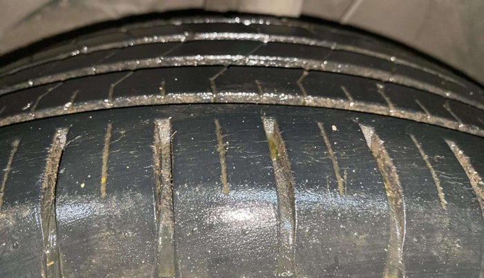2021 Maruti Baleno ZETA PETROL 1.2, Petrol, Manual, 20,705 km, Left Front Tyre Tread