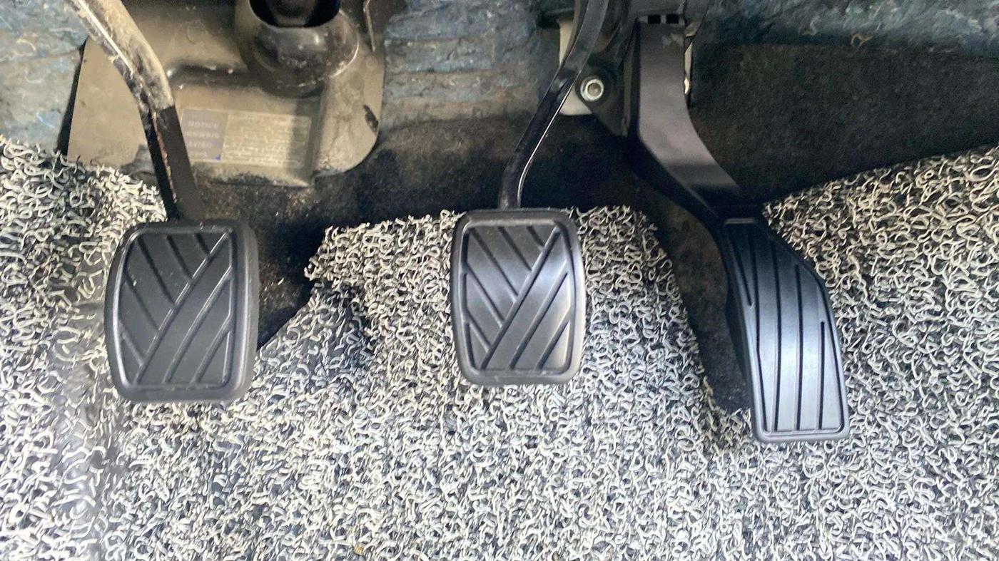 2022 Maruti S Cross ALPHA 1.5, Petrol, Manual, 38,674 km, Pedals
