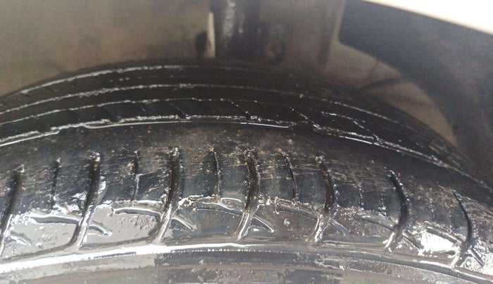 2018 Maruti Dzire ZDI, Diesel, Manual, 86,234 km, Right Front Tyre Tread