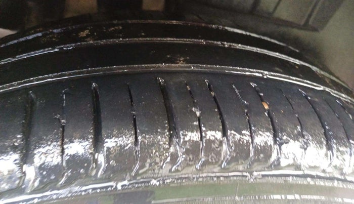 2018 Maruti Dzire ZDI, Diesel, Manual, 86,234 km, Right Rear Tyre Tread