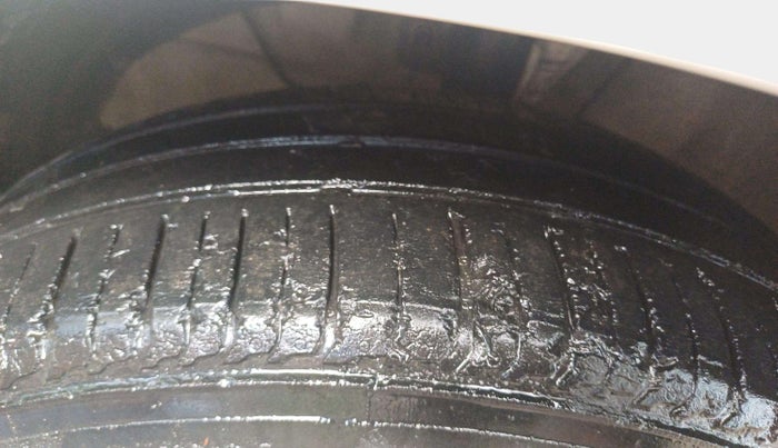 2018 Maruti Dzire ZDI, Diesel, Manual, 86,234 km, Left Front Tyre Tread