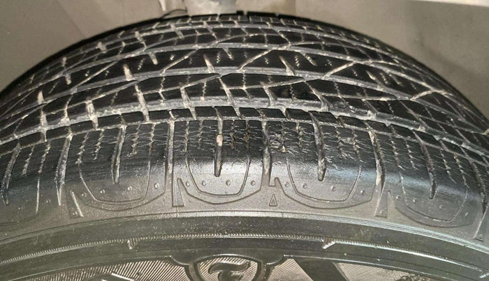 2018 Jeep Compass LIMITED 1.4 PETROL AT, Petrol, Automatic, 17,924 km, Right Front Tyre Tread