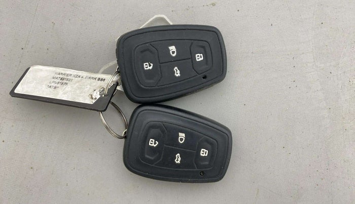 2020 Tata Harrier XZA PLUS 2.0L, Diesel, Automatic, 45,068 km, Key Close Up