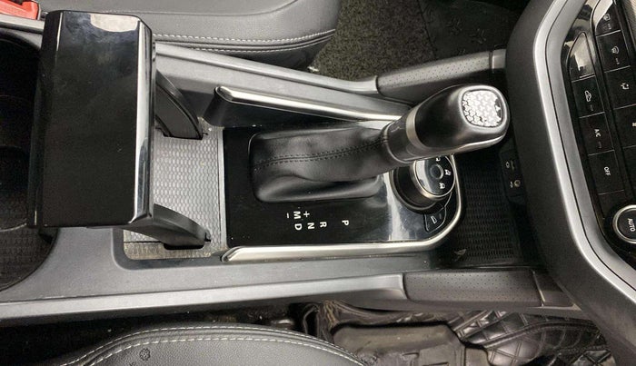 2020 Tata Harrier XZA PLUS 2.0L, Diesel, Automatic, 45,068 km, Gear Lever