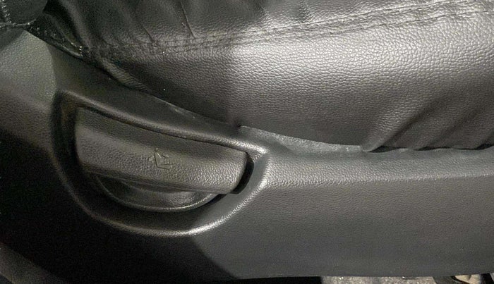 2017 Hyundai Grand i10 MAGNA 1.2 KAPPA VTVT, CNG, Manual, 85,507 km, Driver Side Adjustment Panel