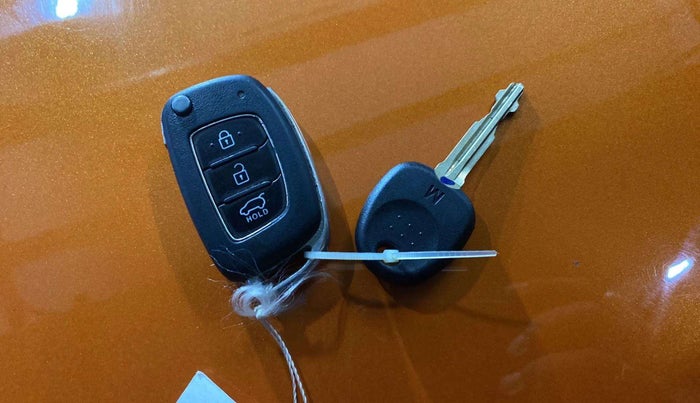 2018 Hyundai Elite i20 ASTA 1.2 DUAL TONE, Petrol, Manual, 47,240 km, Key Close Up
