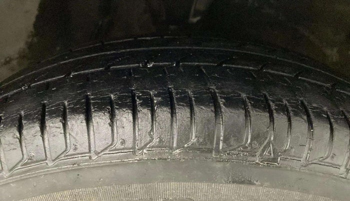 2013 Hyundai i10 SPORTZ 1.2, Petrol, Manual, 27,083 km, Right Front Tyre Tread