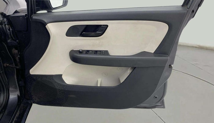 2021 Tata ALTROZ XM PLUS PETROL, Petrol, Manual, 46,077 km, Driver Side Door Panels Control