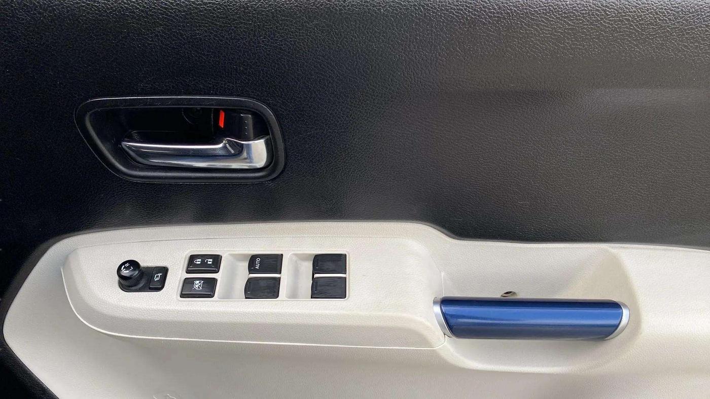 2021 Maruti IGNIS ZETA 1.2, Petrol, Manual, 32,228 km, Driver Side Door Panels Control