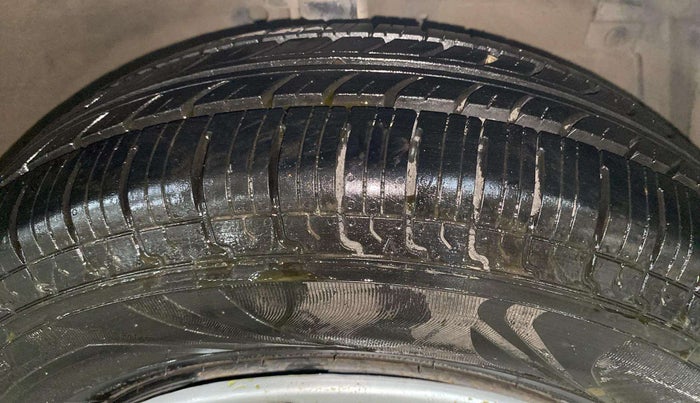 2016 Maruti Swift Dzire VXI, Petrol, Manual, 76,891 km, Right Front Tyre Tread