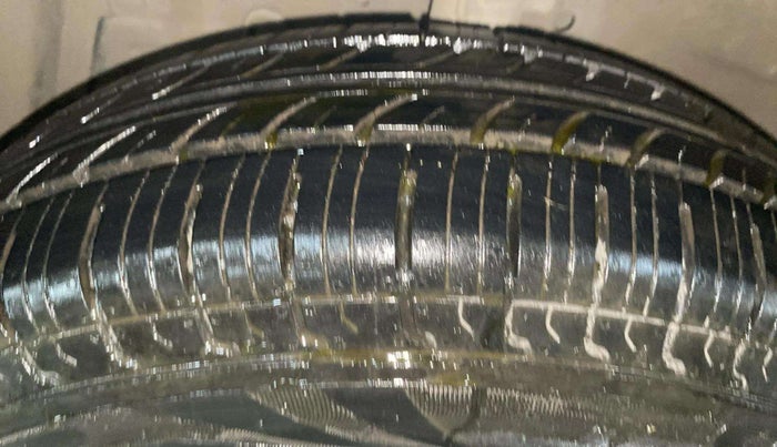 2016 Maruti Swift Dzire VXI, Petrol, Manual, 76,891 km, Left Front Tyre Tread